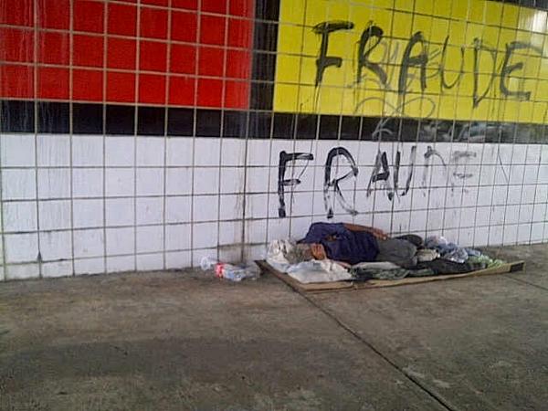arnoldocampos's tweet photo. Meses durmiendo en plena Av Rojas Queipo Valencia http://t.co/OIA3a3Gtu8