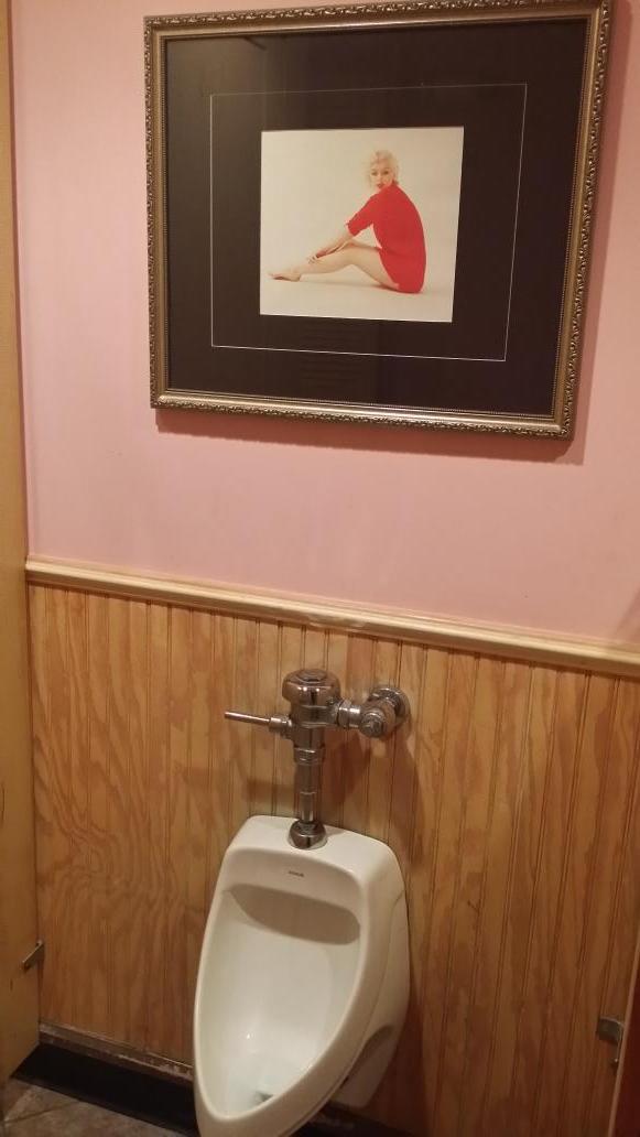 KolbyPanda's tweet image. Really? Who does this?! #DecorFail