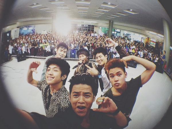 ChicserDagupn's tweet photo. "@ranzkyle: Thank you Chicserifics Pampanga!! See you again soon!! It was a blast! #ChicserLiveAtSM #Csign http://t.co/TtnS1ZuaN4" 😍