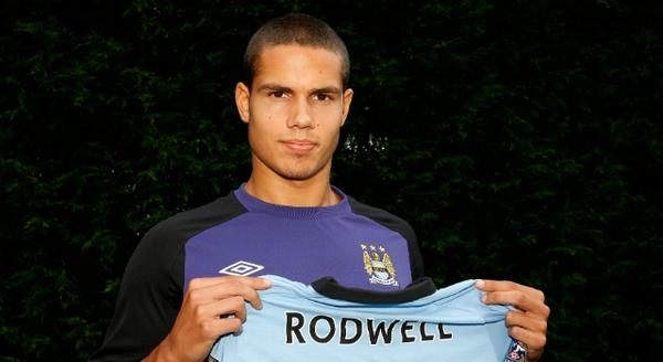 beINSPORTSUSA's tweet photo. Young and English? Don't sign for City. 

@JackRodwell warns against @MCFC move http://t.co/dbPYS4o1qY http://t.co/sHgzezr3M0