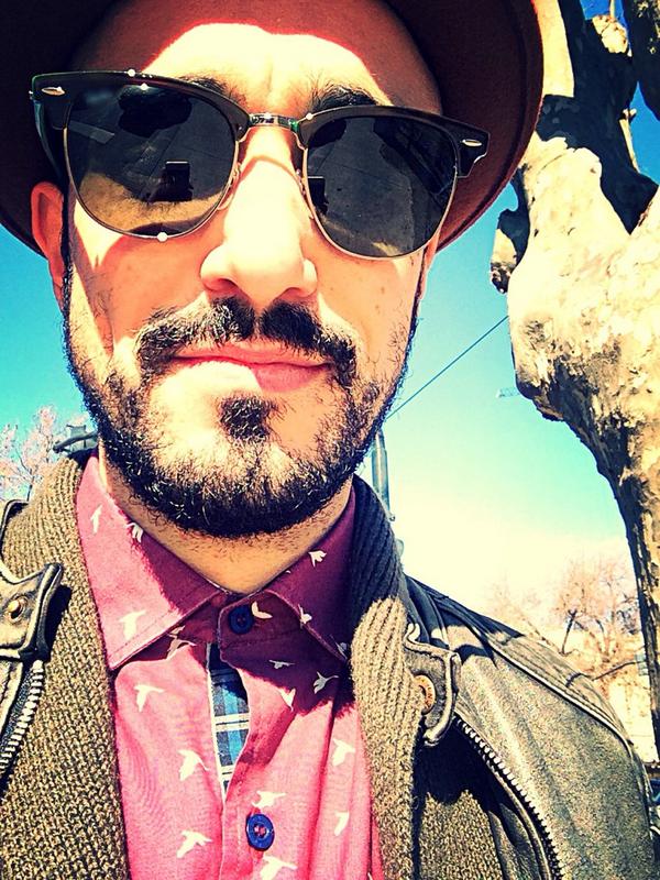 AbelPintos's tweet photo. Pájaros en mi camisa otra vez, para volar. Cc @Cuggini http://t.co/P0zWeqVSF8