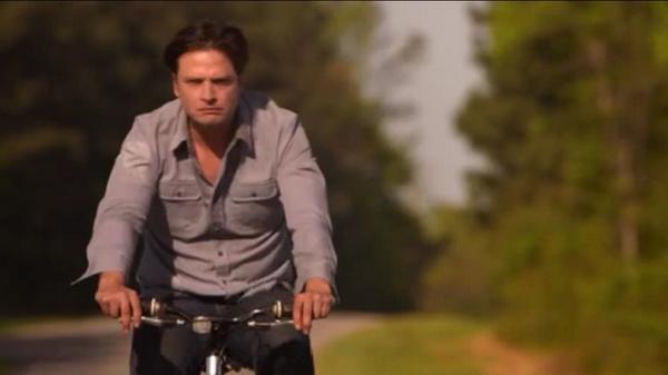 evol_annabellee's tweet image. Daniel goes biking. @adenyoungRTFY #Rectify #Rectifiers #watchRECTIFY #renewrectify