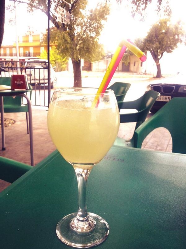 laura94fatima's tweet photo. Preocupada 🍸 http://t.co/6S5VV1Gj3x