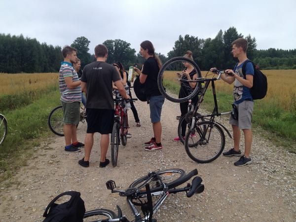 ievarancane's tweet photo. Cēsis-Valmiera veloekstreeeem! Caur kalniem un lejām, caur peļķēm un sviedriem 🙀😁💕 http://t.co/wZ2XFgNbJ9