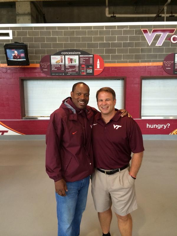 cobrown58's tweet image. Posing with my man Stiney my recruiting coach #findingthefuture
