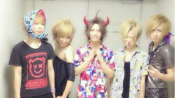 KoAkux's tweet photo. .

.

.

.

“

.

.

　　其 の 手 を 繋 ご う

.

.

　　　　　　廻　　　「☞」　　　逢

.

　　　　　　　　　　　心 から 心 へ

.

　　詳 敷 く は 画 像

.

.

.

. http://t.co/ZUYECWfCG8