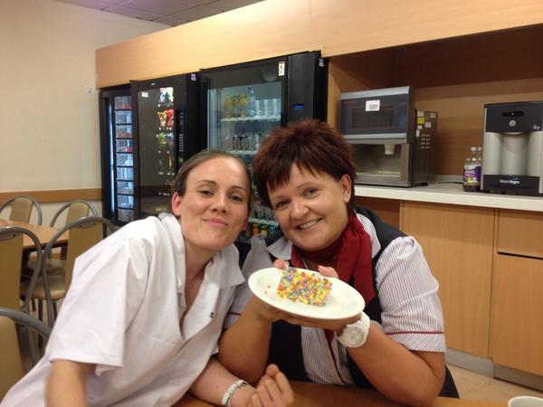 lewisrf's tweet photo. @zenawisbey the left offs have arrived eating your slice of cake for your birthday!!! @leahmmcdonald @jennal1 http://t.co/fkLiRoi1Xj