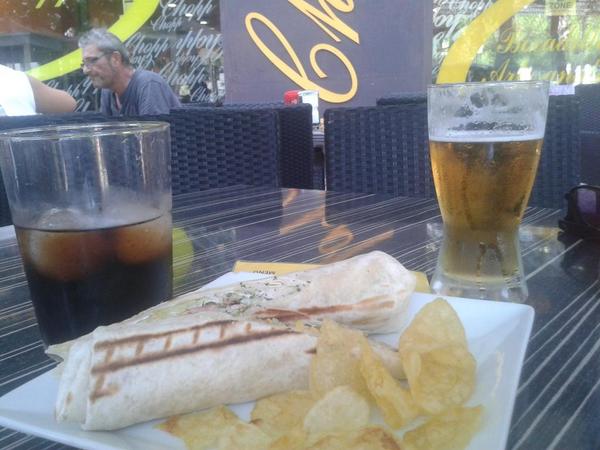 5JoseMaria5's tweet photo. Malviviendo con @Lorenawiiii http://t.co/wYHoOYkSRm