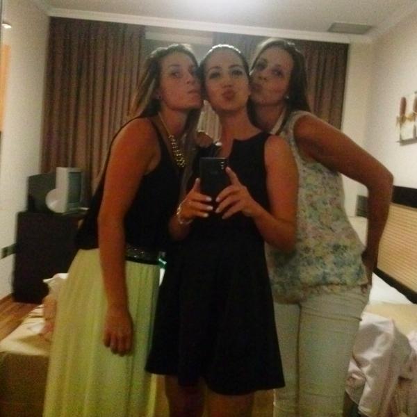 Sara_naresp's tweet photo. Listas para salir!! http://t.co/MTy8n3bocx