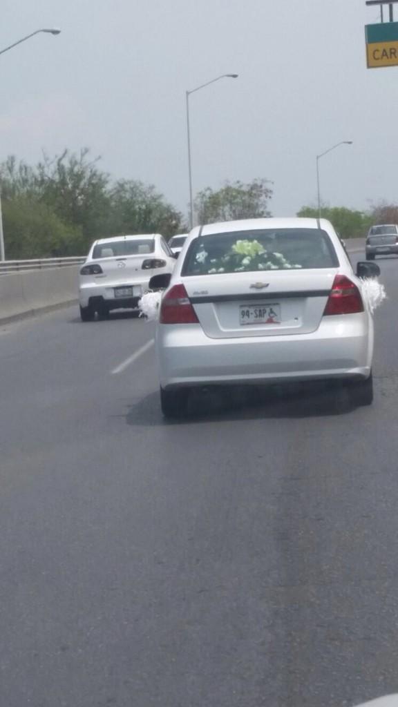 anabelladl's tweet photo. "@AlainGarres: Que vivan los novios!!!! @lenchomarcos via @anabelladl http://t.co/S6wmiETnxp"// q vivan!!! Jajaja nos matara!!