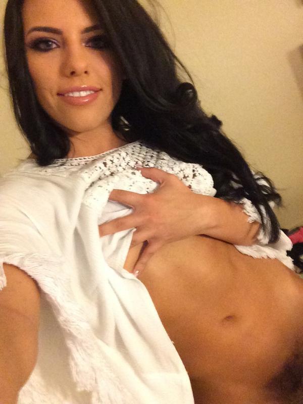 BellaMoretti21p's tweet photo. Super SEXY AMATEUR Girls showing nice PINK PUSSY #sex #porn #tits http://t.co/umdeDNbEab
