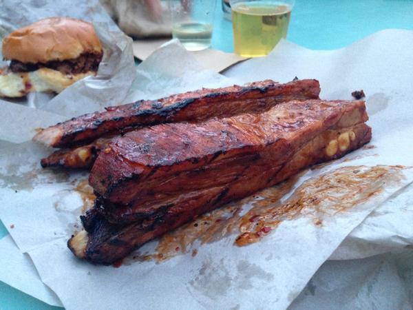 glen_bevis's tweet photo. @StreetFeastLDN the best St. Louis ribs from @smokestakUK #ModelMarket http://t.co/QKfBfVQ43g