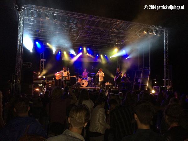 patrickwijninga's tweet photo. Toffe medley @OnlySevenLeft @roblesrock #festival #grootegast #roblesrock #medley @rjdolislager http://t.co/QtKapUCptl