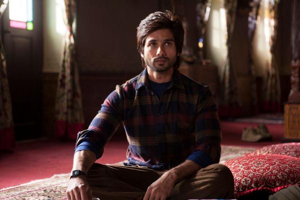 BollyNewsDaily's tweet photo. #HAIDER STILLS ✪

Haider releases on October 2! http://t.co/6FNnCRTSnx 
@shahidkapoor @ShraddhaKapoor @rekha_bhardwaj http://t.co/qF25mJx1qX