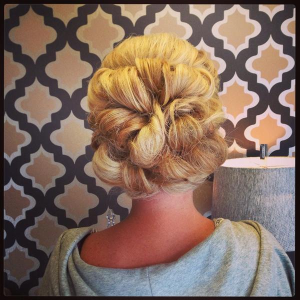 DeadSwanky_'s tweet image. Shayla's beautiful wedding hair by Fallon | Happy Wedding day Shayla! #deadswanky #dsbride #becomingbailey2014