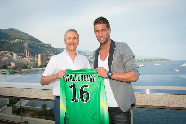 Stekelenburg prêté à.. BunMHYRIgAAntmd