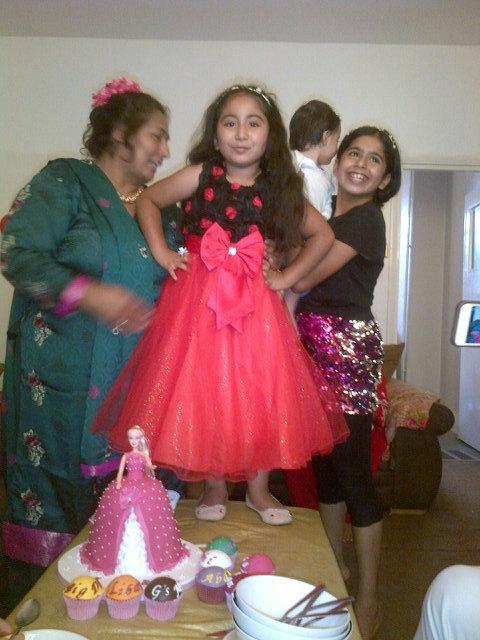 Laiba love her cake from @mimasmunchies http://t.co/UyQWc4ax5W<a class="tags" target="_blank" title="On Twitter" href="/?out=eyJ0eXAiOiJKV1QiLCJhbGciOiJIUzUxMiJ9.eyJpYXQiOjE3MjE3MDU1NjQsImlzcyI6InR3cG9ybnN0YXJzLmNvbSIsIm5iZiI6MTcyMTcwNTU2NCwiZXhwIjoxNzUzMjQxNTY0LCJyZWRpcmVjdF91cmwiOiJodHRwczovL3R3aXR0ZXIuY29tL21pbWFzbXVuY2hpZXMifQ.ToHp982LJqbKdFKZyJDoPFEXm-9f21rjw66xYxb_tML4oA3pTvz2LwovQMavcEx9XF0iUSuQmraRemuSdflZig">@mimasmunchies</a><a href="/tag/labour"class="tags"><span>#labour</span></a><a href="/tag/kensingtonandchelsea"class="tags"><span>#kensingtonandchelsea</span></a>