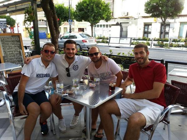Eduhidgar's tweet photo. Avanzadilla preRelio! @Juanje_GH @albert_xarly @josemifs http://t.co/rJkwrwD2aH