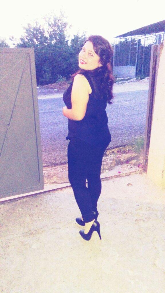 O güzel gözlerini doktora götürüyorsun yakınını göremiyorsun ;)