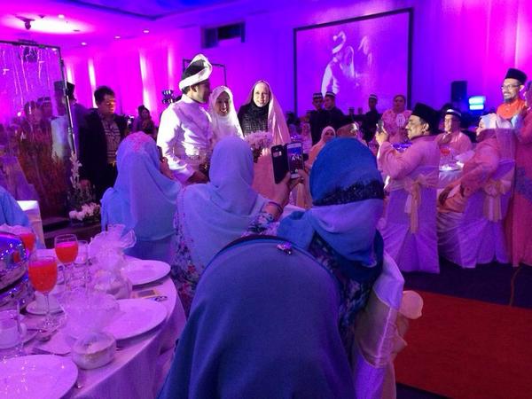 MaherZain's tweet photo. Congratulation to Dr @ZambryOfficial for the marriage of his daughter Husna.  بارك الله لهما وجمع بينهما في خير http://t.co/FFZDoh4VX5