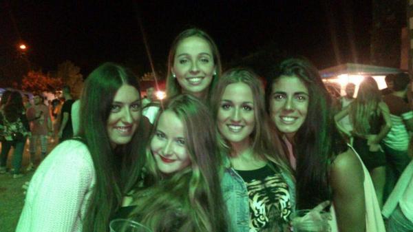 nerea_f23's tweet photo. Buenísima noche en buenísima compañía @AneGutierrez15  @AmaiaAmesti @aidatxu  @gonxii_ http://t.co/ERHd074Wwh