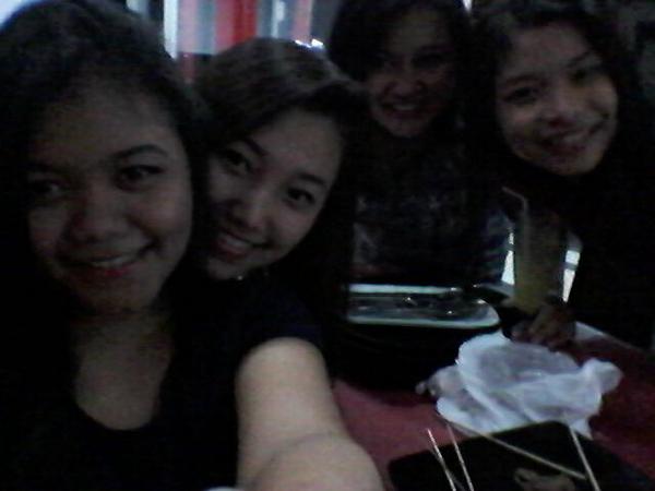 Iniloh senyumnya gadis* indonesia :)) <a href="/ichapangestu_/">Icha Setiawan</a> <a href="/intanjj/">intan syah bintang</a>