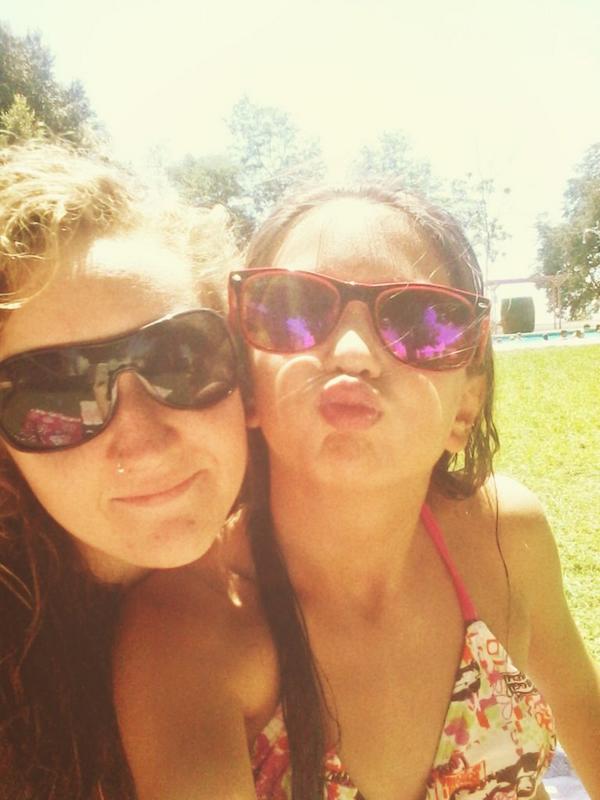 morales_sony's tweet photo. @PaulaXula27 teqm preciosa buen dia de piscineo contigo muakas teqq... http://t.co/St5SWReUIz