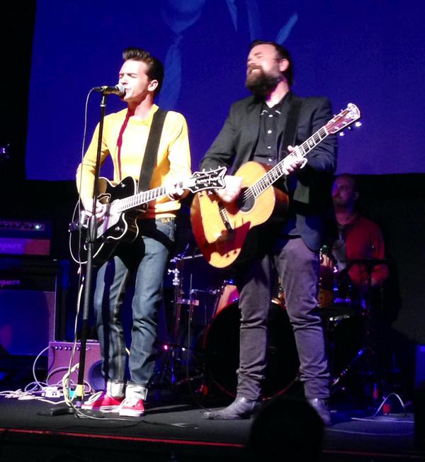 PhilSchreuders's tweet photo. Great night last night with SuperNaked and Drake Bell was in the house! @JonLovitzClub @weareSuperNaked @DrakeBell http://t.co/pPNB2xBiWw