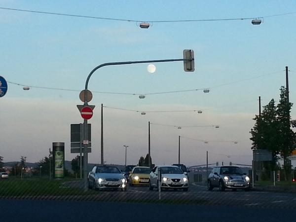 rotkapi's tweet image. #moon over pragsattel. Für @Lesnitchaya