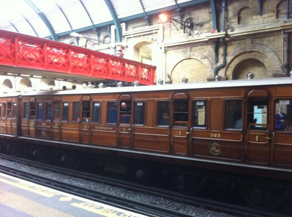 rodneyed's tweet photo. Nice to see they've modernized the Metropolitan line since my last visit to London. #paddingtontube http://t.co/gALPYkuiIQ