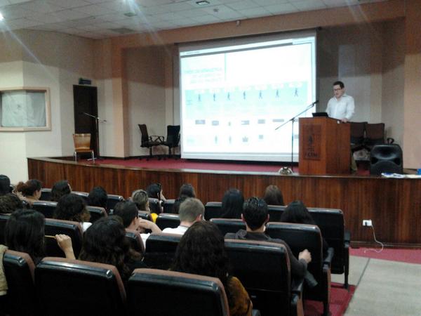JohaZapataM's tweet photo. Esta mañana capacitación Atención al Cliente en #HCAM. Trabajamos x mejorar servicio. #TodosSomosIess @hugovillacres http://t.co/VPn3ZPTKze