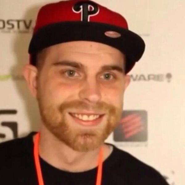 NAMELESS's tweet photo. "I can tell when my mom comes home and sucks up the internet, she is literally a walking megabyte" - Adam Sloss http://t.co/Bm7rsEJXgL