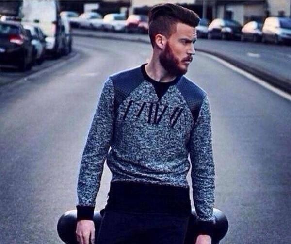 GossipRoomOff's tweet photo. Geoffrey est nettement mieux en brun et sans sa longue barbe rousse non ? 👍  #SS8 http://t.co/iAqCaanDNT