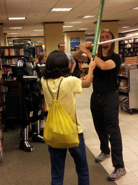 BookstoreCat's tweet photo. Pzzzzzssssstttt! #GetPopCultured @BNRittenhouse @BNBuzz http://t.co/6PfqALr5pL