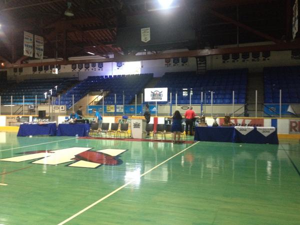 2014boxnational's tweet photo. Closing Ceremonies are about to begin. #isitreallyover #waterbottlebattles http://t.co/YuEloRHk1D