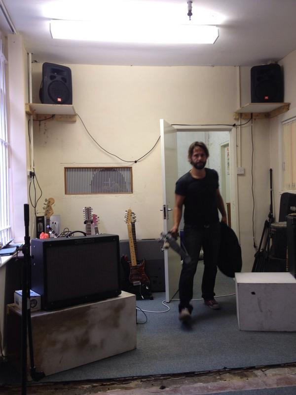 alaskasounds's tweet photo. We have a new room to be noisy innnmmn http://t.co/6GATA4OrTo