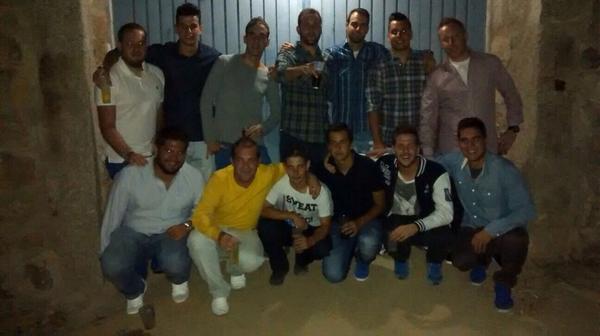 LosCivilesFS's tweet photo. Los civiles preparando el partido contra #cañamar #pasardecuartos http://t.co/SznjCHtmUa