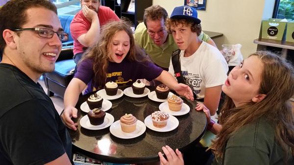 etlevinson's tweet photo. Levinson cupcake time #it'salwaysaparty http://t.co/EfVJATM7w5