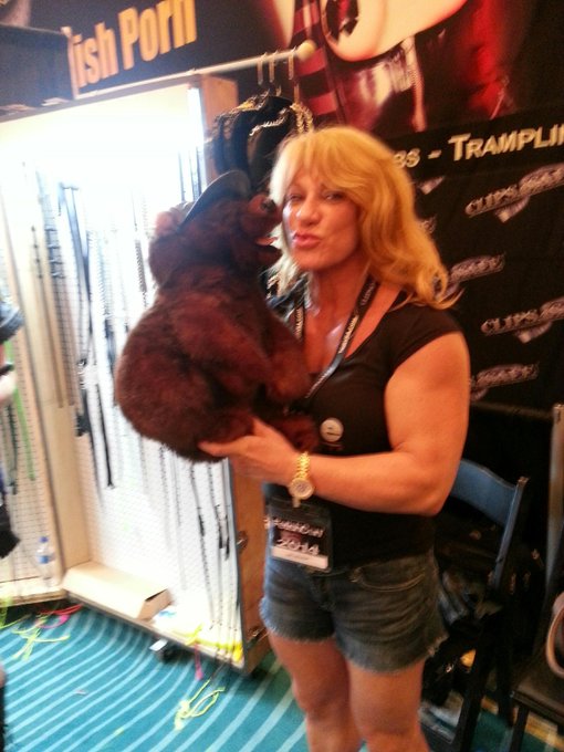 With my kinky girl friends..@FetishCon  #WOMEN WITH MUSCLE #STRONG WOMEN http://t.co/cbfvKqf4li<a class="tags" href="/tag/fetishcon">@fetishcon</a><a href="/tag/women"class="tags">#WOMEN</a><a href="/tag/strong"class="tags"><span>#strong</span></a>