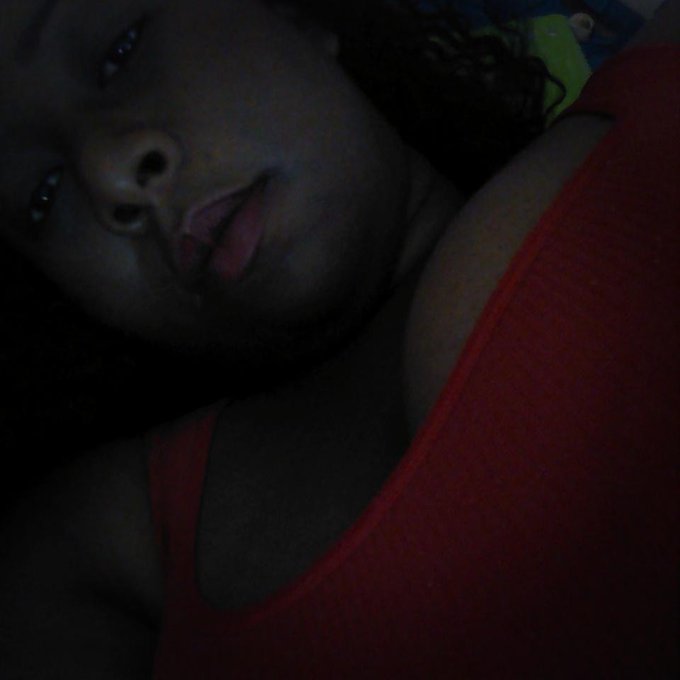 Now.. In my bed tweeting. Thinking of you.. 💋 http://t.co/VOjLa0SOaD