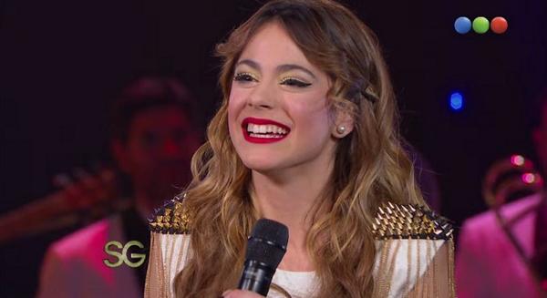TStoesselITALIA's tweet photo. @TiniStoessel La sonrisa que tenía el año pasado en el programa de #Susana, fue inolvidable! A revivir este momento! http://t.co/8fj7JuRGEL