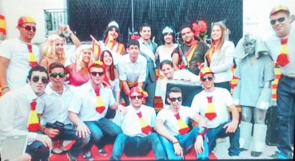 vanessaa094's tweet photo. "@AdrianaaBecerra: Vaya risas de disfraces jajajajaj#Reyes #Inoges http://t.co/6tA7Sj18vb"