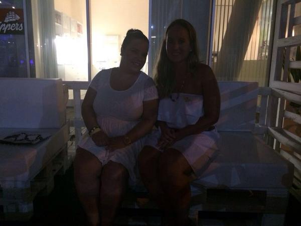 FallesDenia's tweet photo. Carla Petrie, junt la Del. Cort Honor Inf. Acudeix a la festa que org. la @FallaCampaments #FallesDénia2015 #Falles http://t.co/GWg2Z3Rgi0