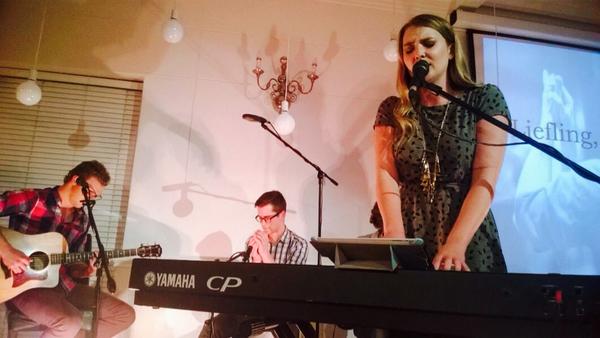 God is so GOED! Dankie aan <a href="/valdevieestate/">Val de Vie Estate</a> <a href="/LIG_tydskrif/">LiG-tydskrif</a> en my band <a href="/rudolf_muller/">Rudolf Muller</a> <a href="/deonknipe/">Deon Knipe</a> <a href="/WikusduRand/">Wikus du Rand</a> BLESSED