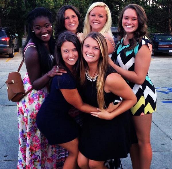 ChampsElla's tweet photo. So grateful to have met my lifelong best friends on the A. 💚💙 No matter the distance, champs forever. http://t.co/ocOfbhKIQ6