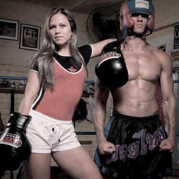 PaulaSack's tweet photo. Hoje o @canalCombate completa 12 Anos! Tenho Muito Orgulho de fazer parte dessa historia! #Combate12anos http://t.co/jvWuWjbEpq