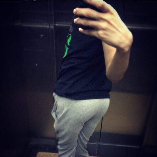 w30b16's tweet photo. اننن 😜 http://t.co/1CLe46INz0