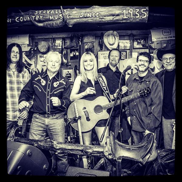 Whiskey_Morning's tweet photo. Ready to play @CJMuggs Webster tonight 9-1! Come out and sing along! #webstergrovesmo #livecountrymusic http://t.co/n5ddaUNefZ