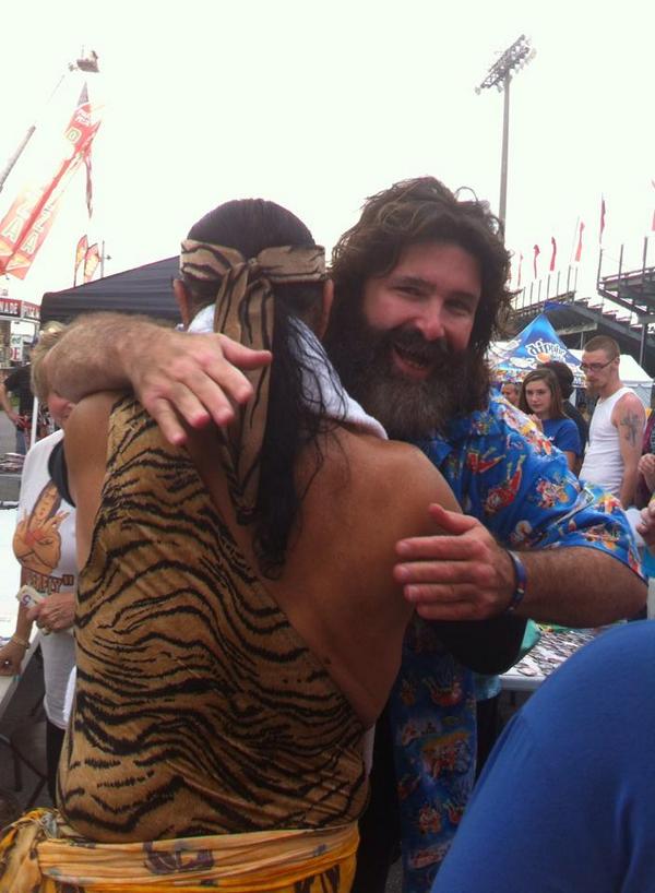 eric_mcCurry's tweet image. a moment between @realmickfoley and @RealJimmySnuka