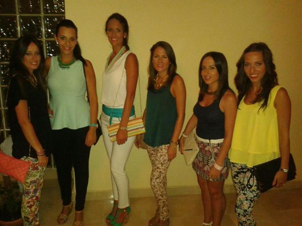 Vanesus9's tweet photo. Arreglando Rota!!!!, @SilviaSnchez8 @InmaReina8 @inma_camacho @carymerida #sandris http://t.co/vuCEe0KUZo